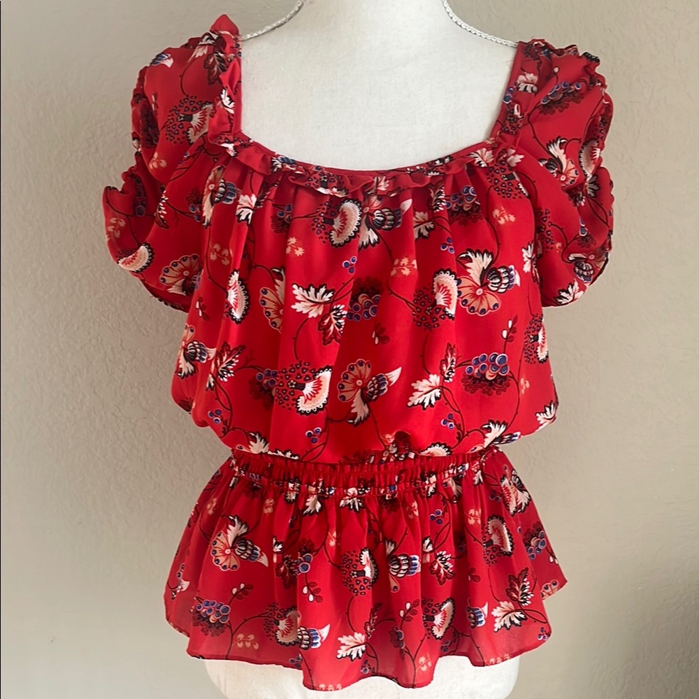 Max Studio - Red Ruched short Sleeve Elegant Design Blouse